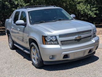 2011 Chevrolet Avalanche *Read Post before MSG*