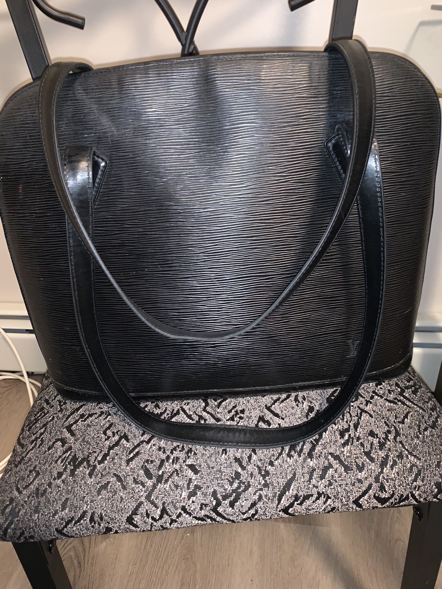 Louis Vuitton Epi Alma for Sale in New York, NY - OfferUp