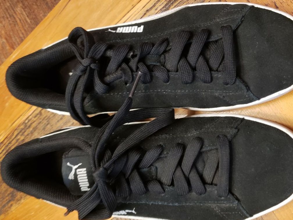 Pumas Black Shoes