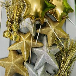 6 Big Styrofoam Stars, 4 Mylar Stars, 5 Balloon Weights