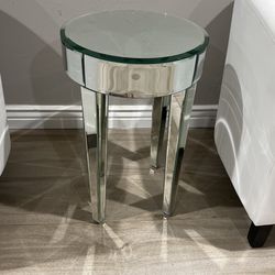 Mirrored round table