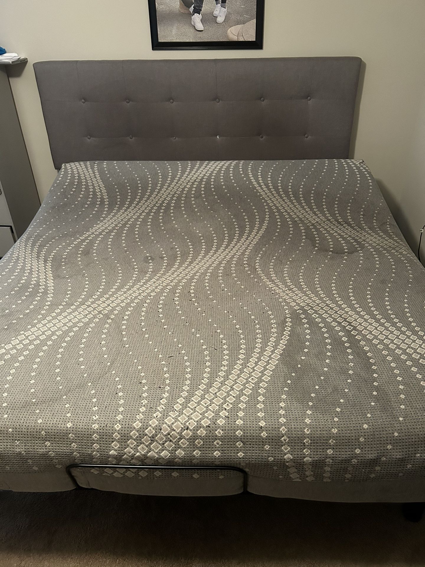 King Hybrid 12 Inch Tempur Pedic mattress for sale for Sale in Myrtle Beach, SC OfferUp
