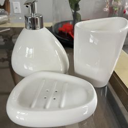 🛁 Modern 3-Piece Bathroom Set - Minimalist White