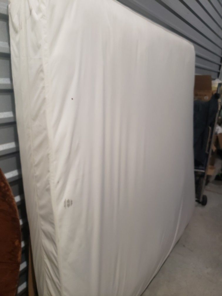 King Mattress And Box Spring (Serta)