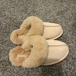 Pink Ugg Slippers Size 7
