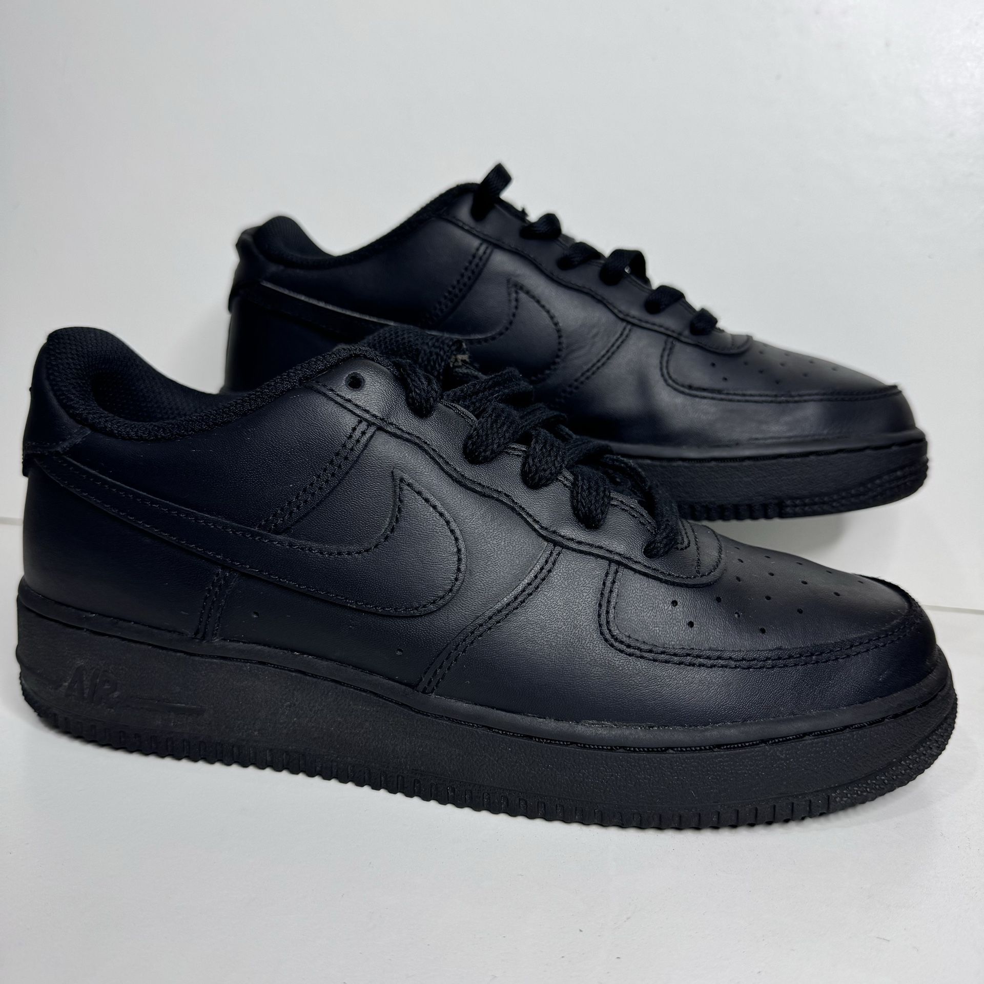 Men's Or Womens Youth size 7y Nike Air Force low GS triple