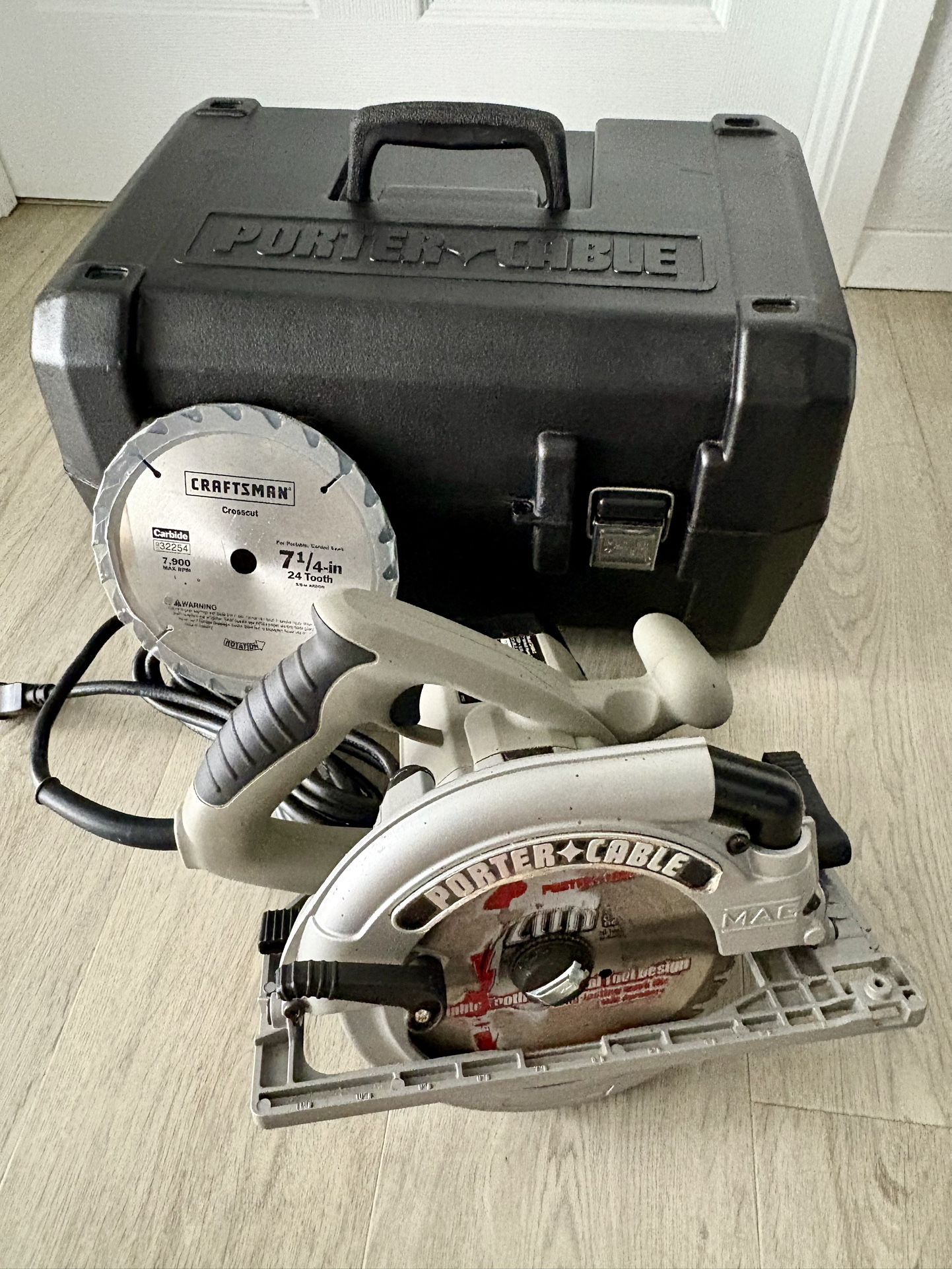 Porter Cable 7-1/4" Corded Circular Saw with 2 Blades, Case & Manual