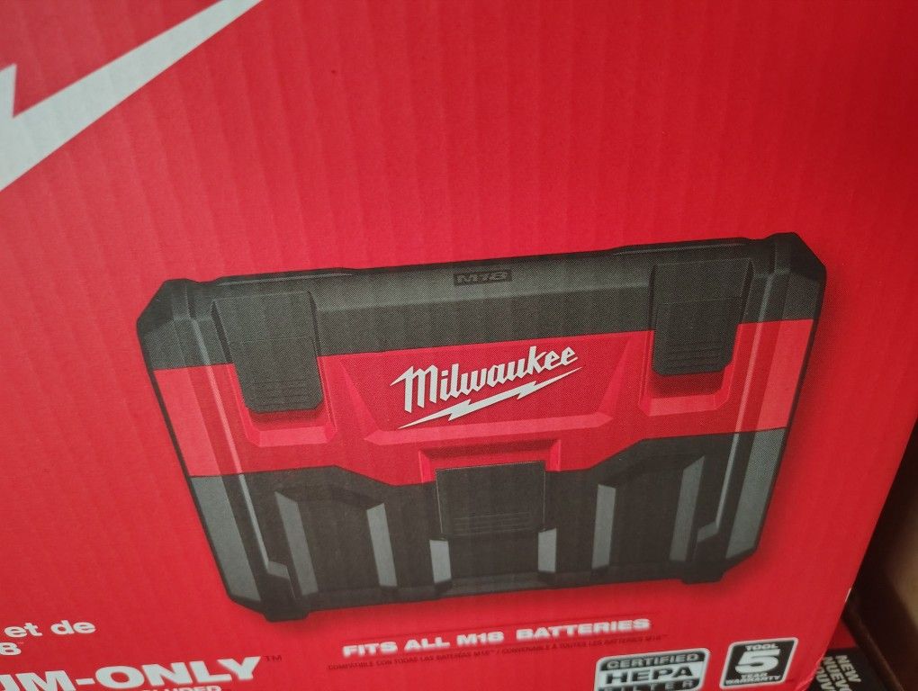 Milwaukee M18 Vacuum Tool Only