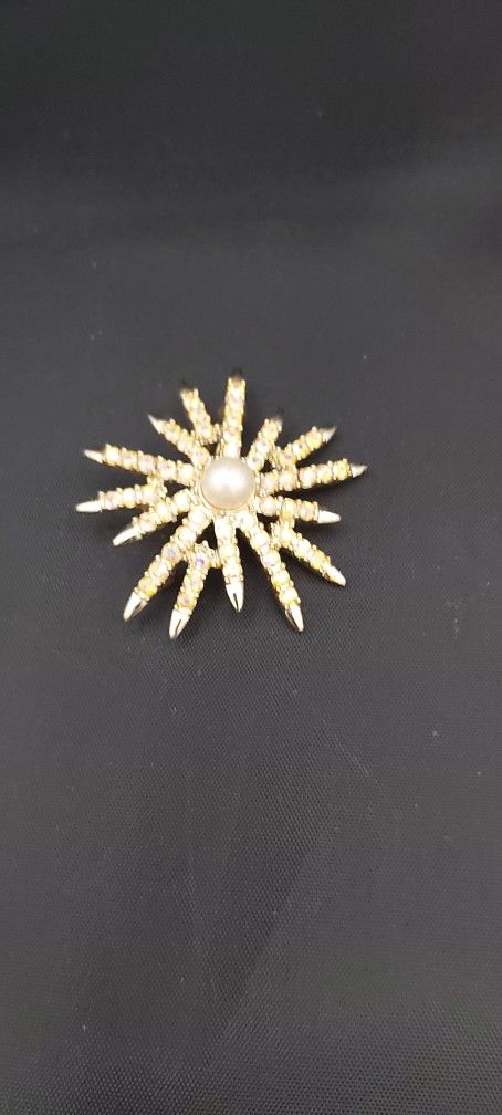 Beautiful Vintage Emmons Starburst Brooch (Costume Jewelry)