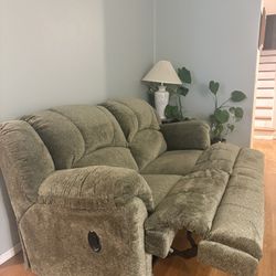 [FREE] Love Seat Recliner