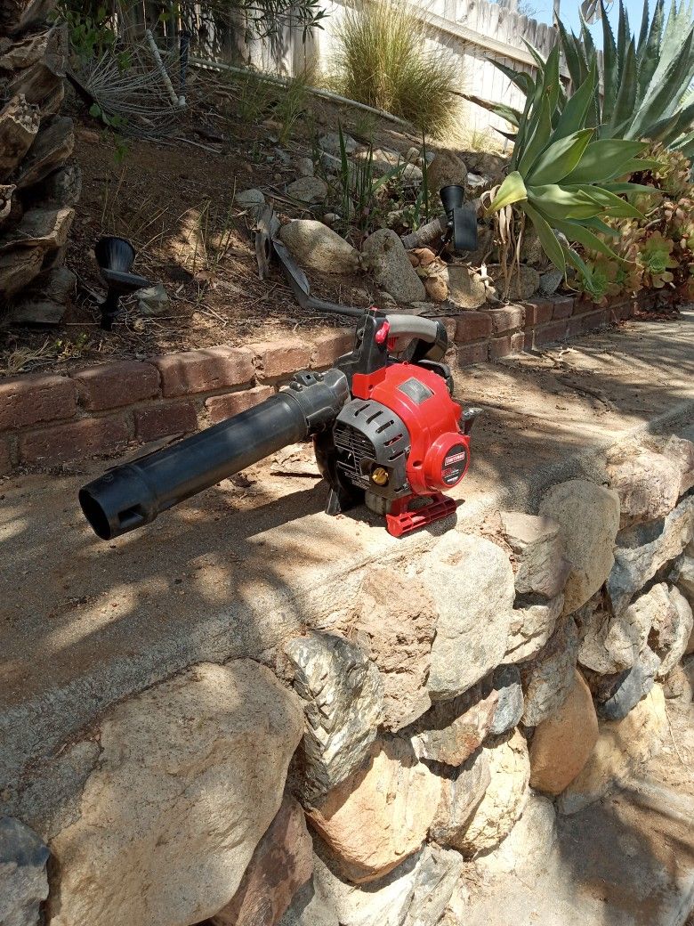 Craftsman Leaf Blower 25cc 4_cycle Engine. No Mixing Of Gas And Oil Needed Takes Pure Gas  