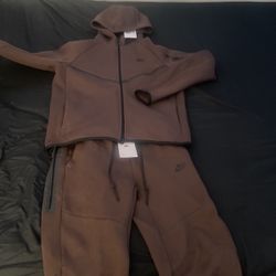 nike tech sweatsuit brand new with tags medium