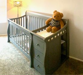 Crib w/ changing table and 3 drawers