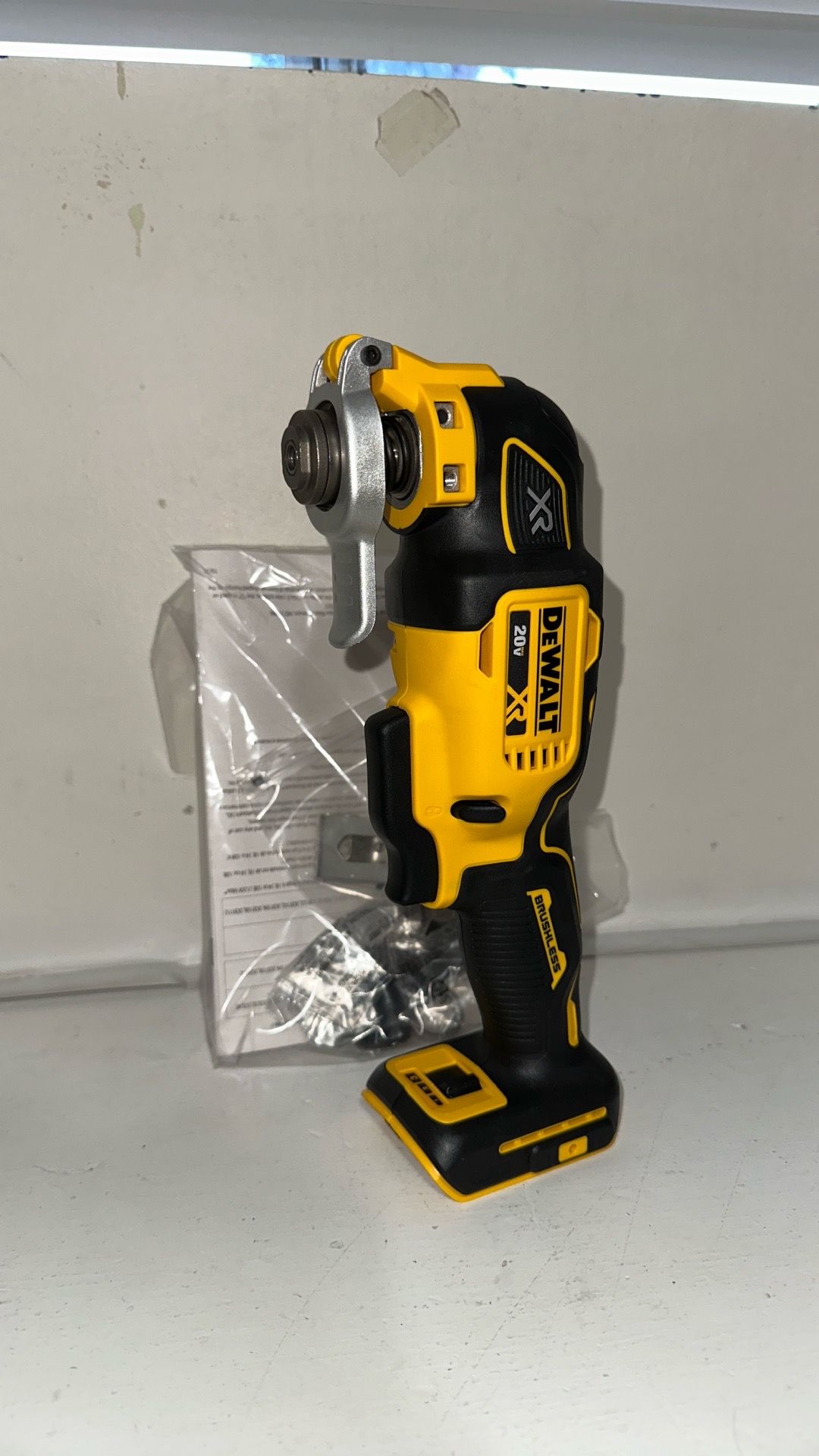 DEWALT 20V MAX XR Cordless Brushless 3-Speed Oscillating Multi Tool