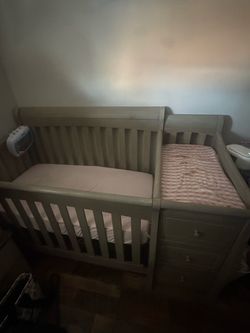 Baby crib /changing table drawers