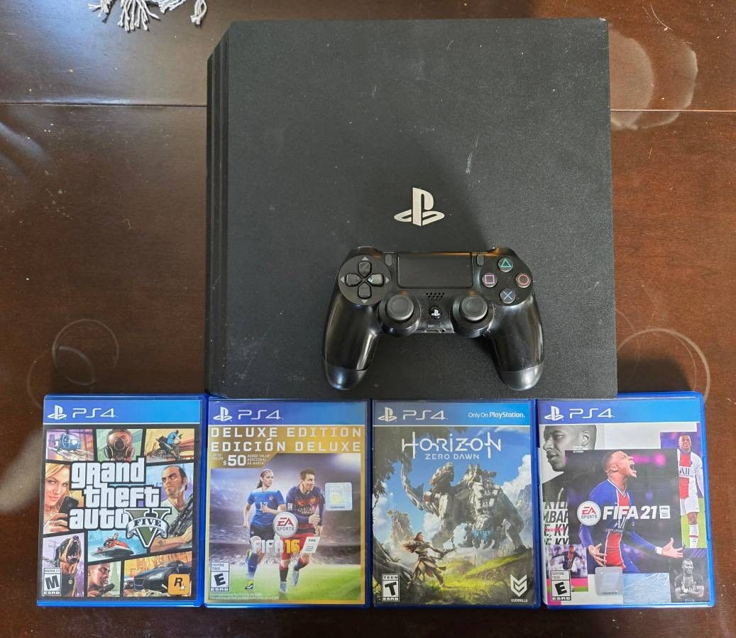 PS4 Pro and 4 Games 