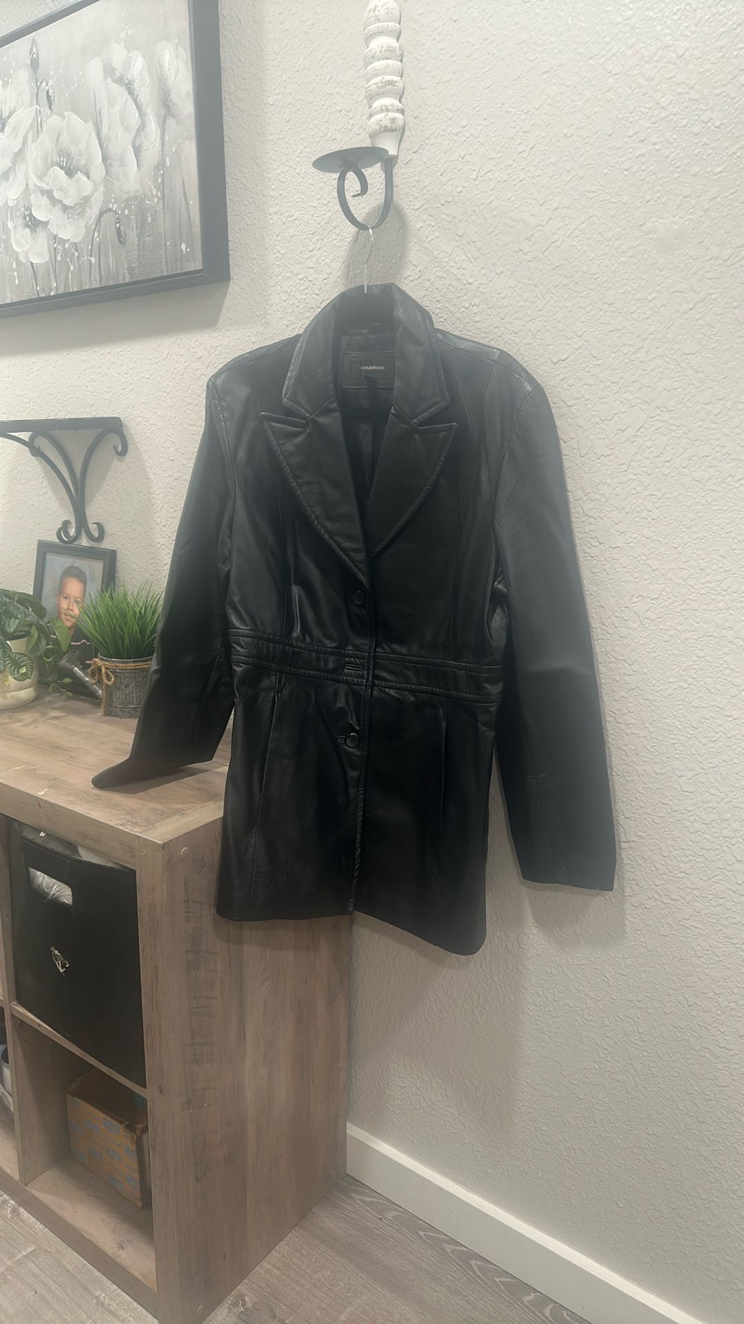 White Mountain fuchsia stretch sandals asking $12