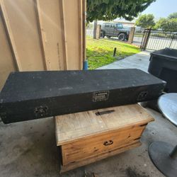 D.J. TURNTABLE AND RECORD CASKET