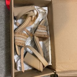 New In Box Kaanas Cross Ankle Strap Block Heel 37
