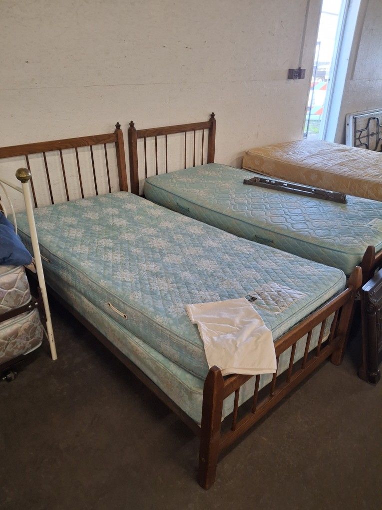 Two Twon Beds With Solid Wood Head Boatds