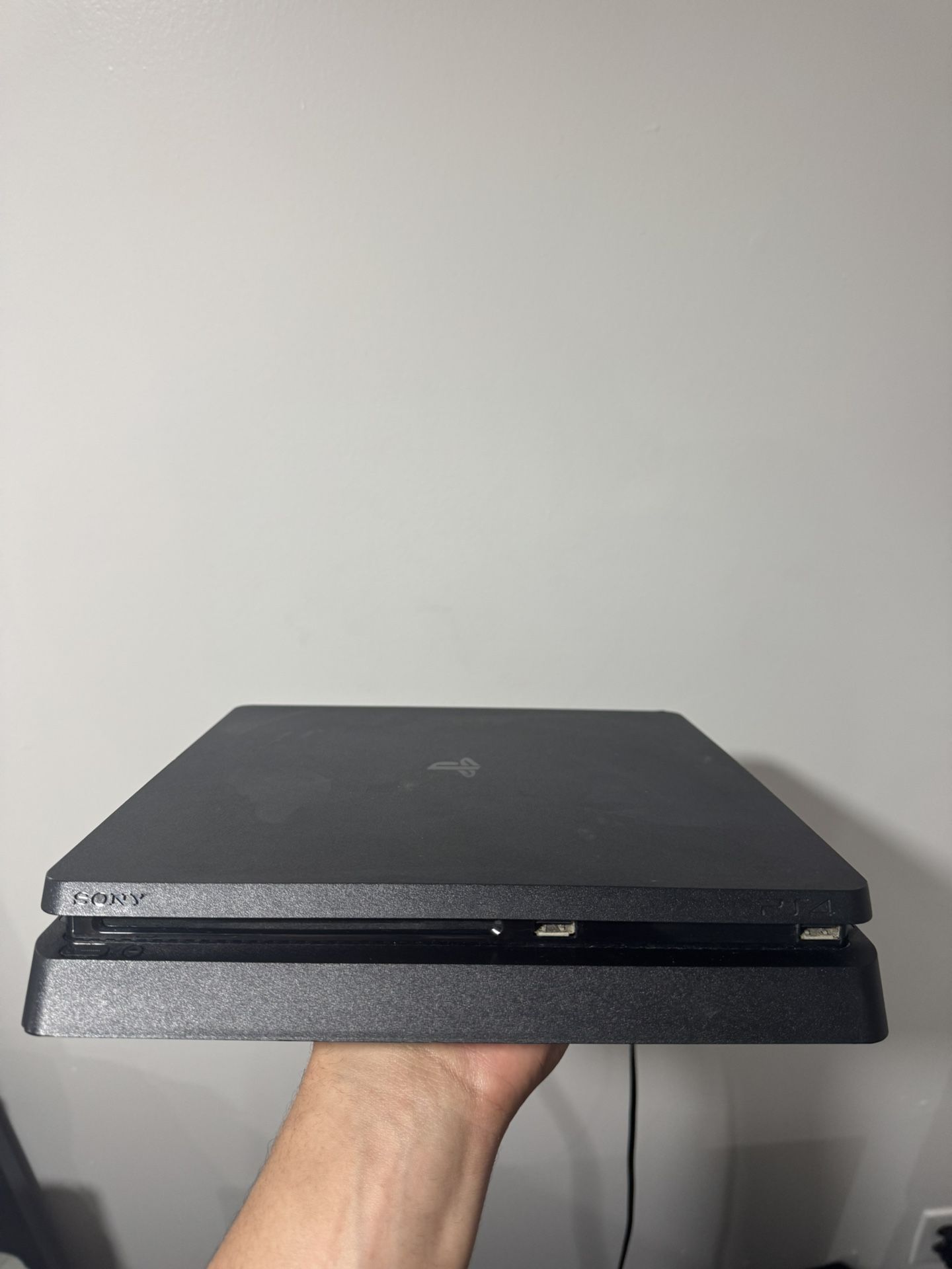 PS4 Slim 1 TB