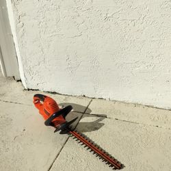20 in. 3.2 Amp Corded Electric Hedge Trimmer B+Decker