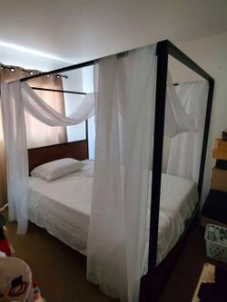 Queen Canopy Bed, Made of Iron and Wood