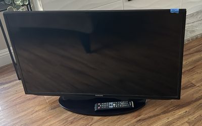 Samsung 40-Inch Smart TV – Good Condition