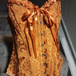 2 Corsets With Matching Panties 