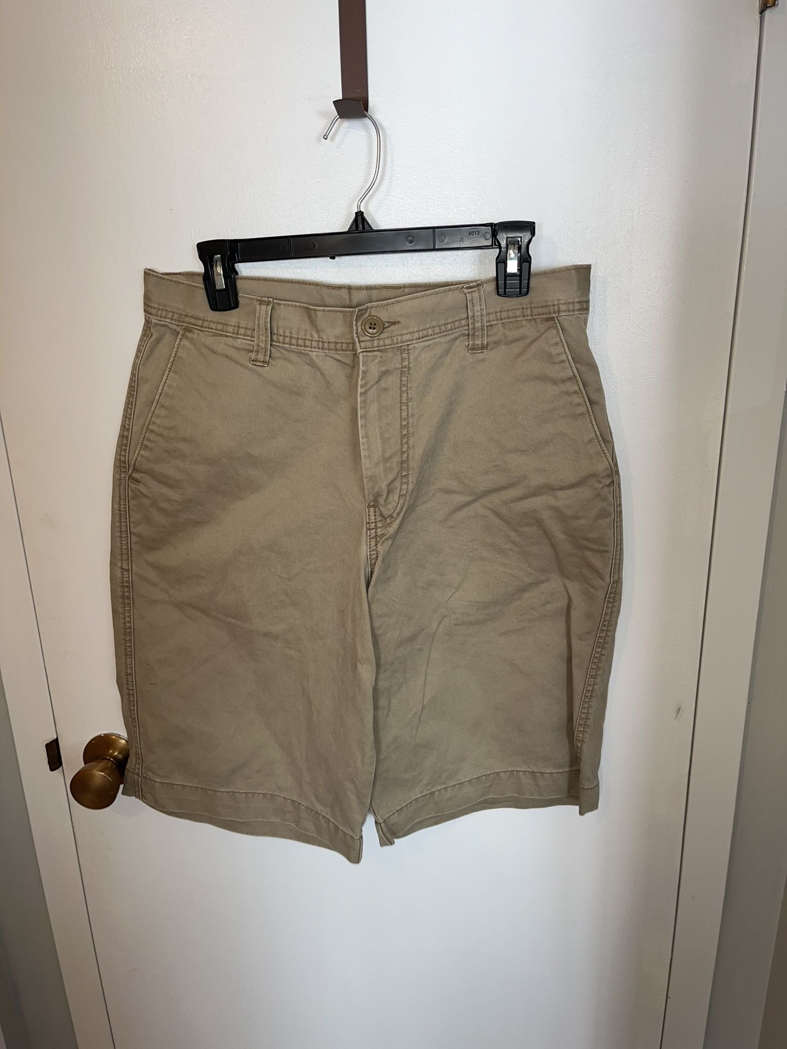 Lucky Brand Men’s Flat Front Tan Shorts. Size 30. Mint Condition.