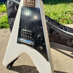 Flying V white Gibson melody maker with gig bag electric guitar
