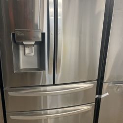 LG LMXSS 27.8 cu. ft. Smart Refrigerator N553O