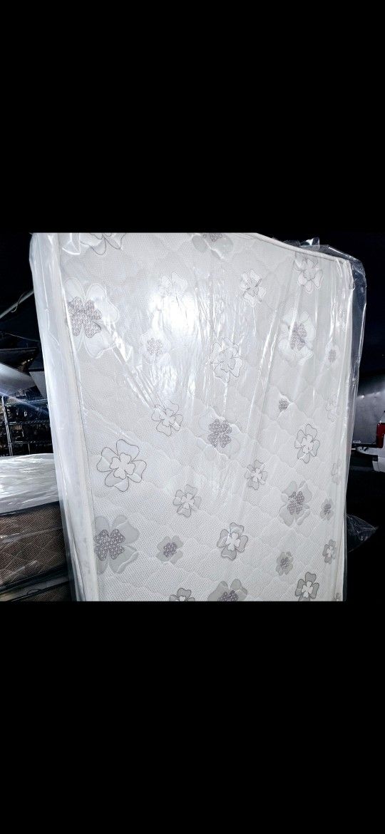 Brand New  !! Full Size  $179 ** Mattress And Box Spring 