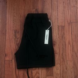 Black essential shorts S