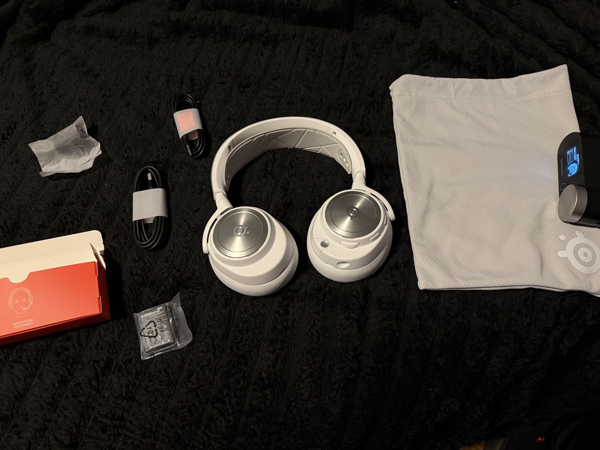 SteelSeries Arctis Nova Pro Wireless Multi-System Gaming Headset