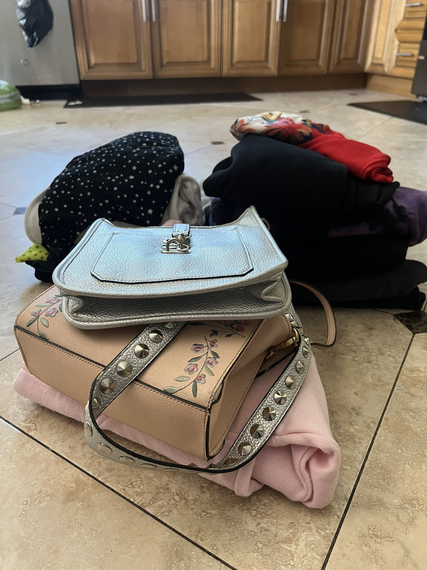 Big Bag Of Women’s Clothing Size Medium