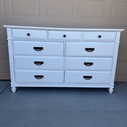 Dresser White 9-Drawers 
