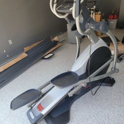 Freemotion Elliptical in Good Condition 
