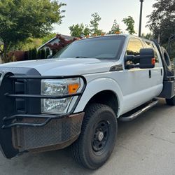 2013 FORD F350 4WD Flatbed Truck 