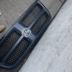 2014  Dodge Ran 2500 Front Grill 
