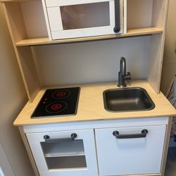 FREE Pretend Play Kitchen