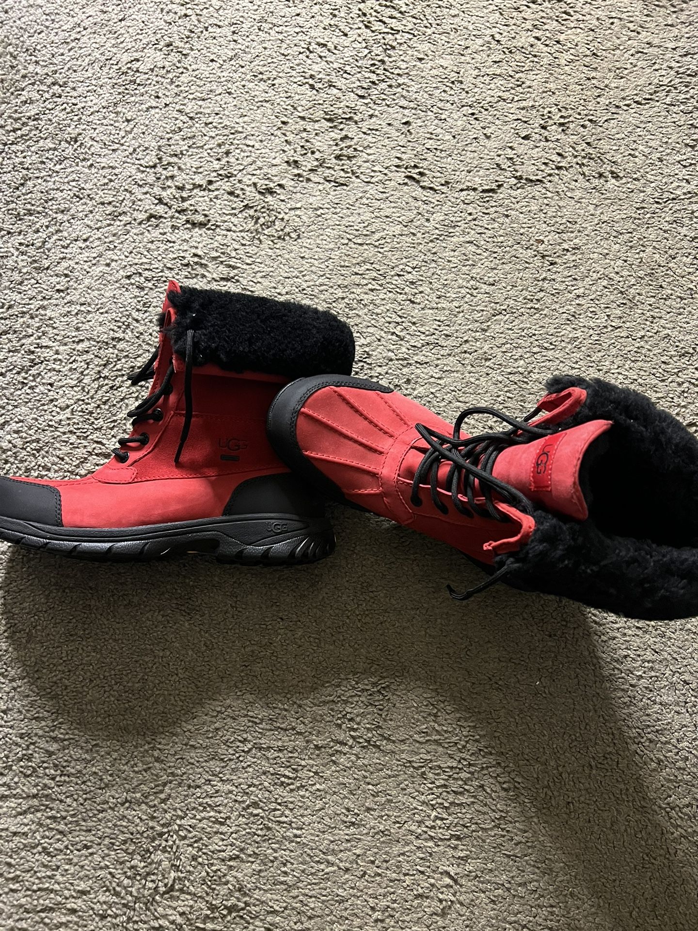 Brand New Red Ugg boots Never worn size 10 Men’s 