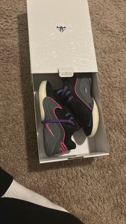 Nik lebron 22 black light
