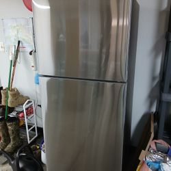Samsung 15.6 Cuft Freezer/Refrigerator - Garage Ready