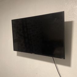 Like New Hisense 35” Roku Smart TV