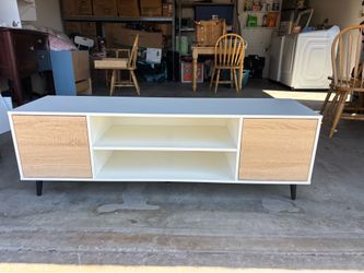 Tv stand,like new,can deliver