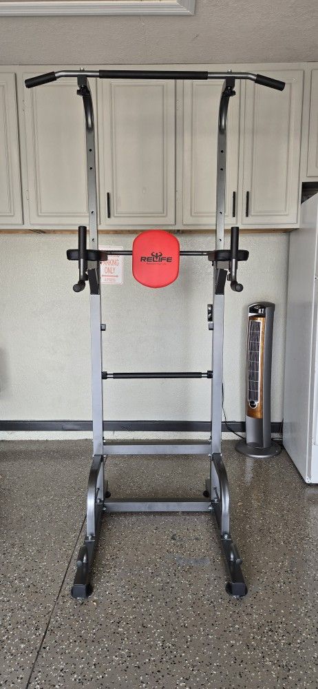 Fitness Tower Pull Up Bar Station