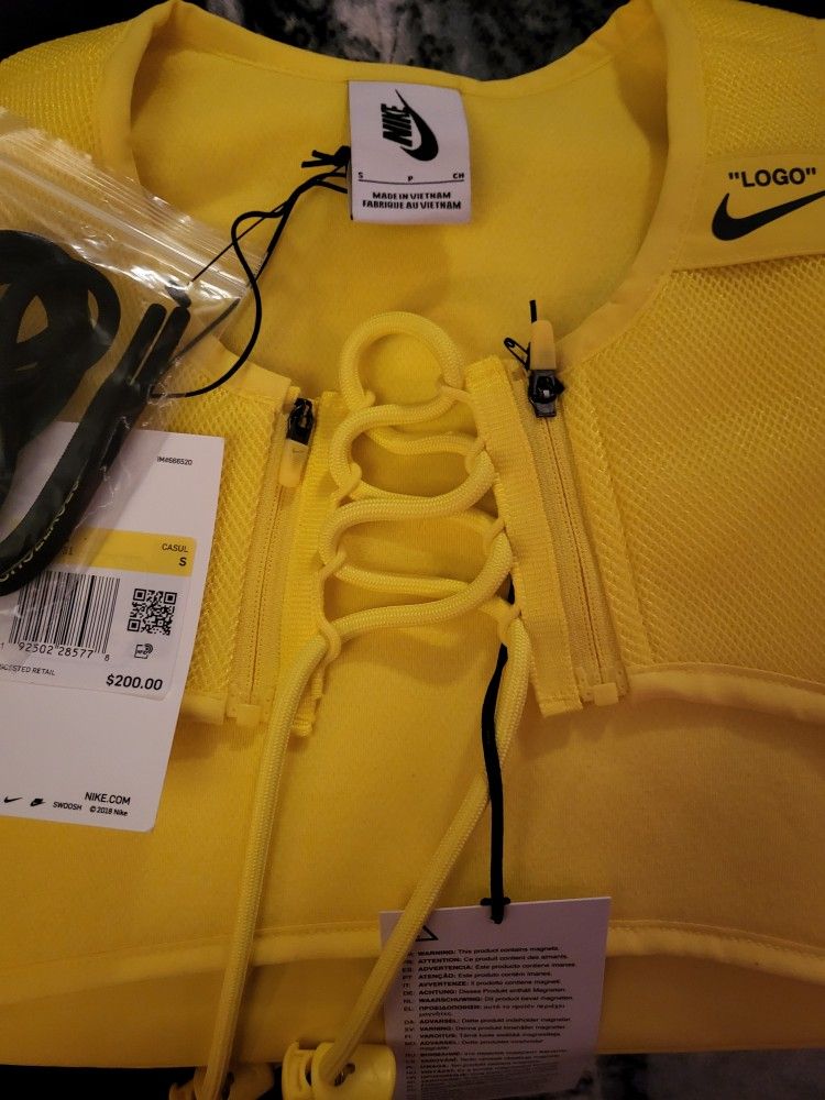 Nike Off White Vest With Detatchable Bag