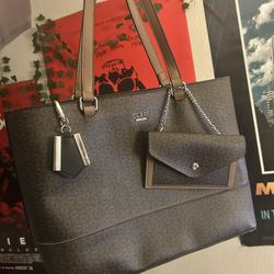 GUESS Tote Bag