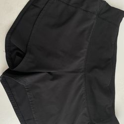 Black Lululemon shorts 